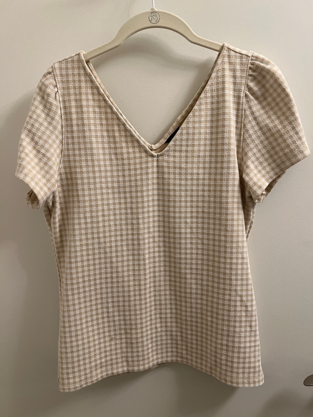 Ann Taylor Beige and White Gingham V-Neck Short Sleeve Top